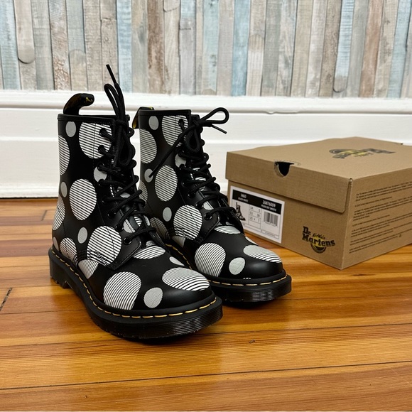 New Dr Martens 7 Black Polka Dot Print 1460 Boot Lace Up Combat Lug Sole Doc - Picture 2 of 12